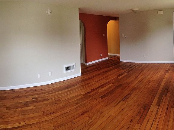 3rd image of 127 Margaret St APT C