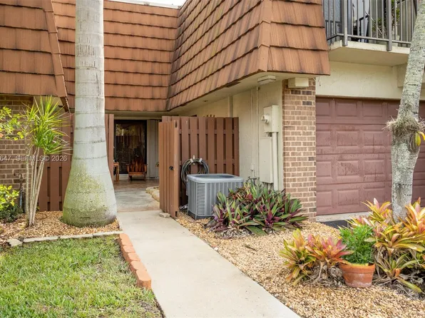 1222 SW 120th Way, Davie, FL 33325