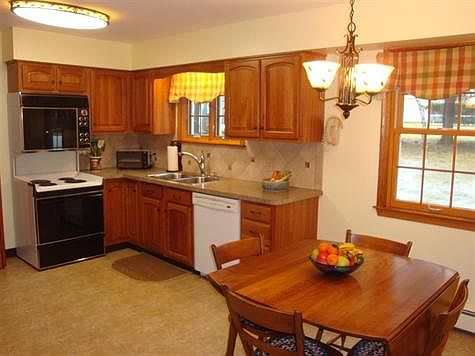 Kitchen and casual dining