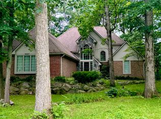 1657 Moonlight Dr, Howell, MI 48843