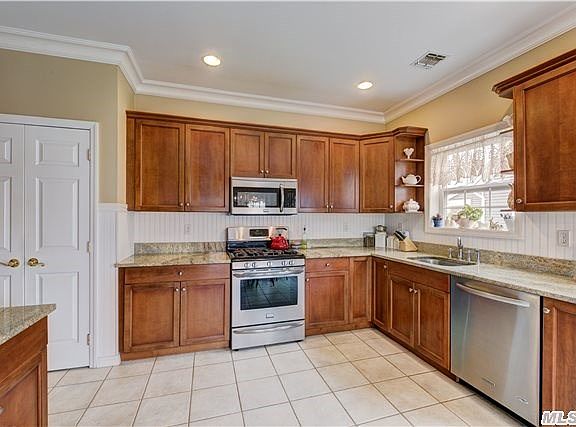 4th image of 27 Golden Spruce Dr