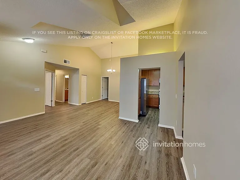 176 Edgewater Cir — Photo 4