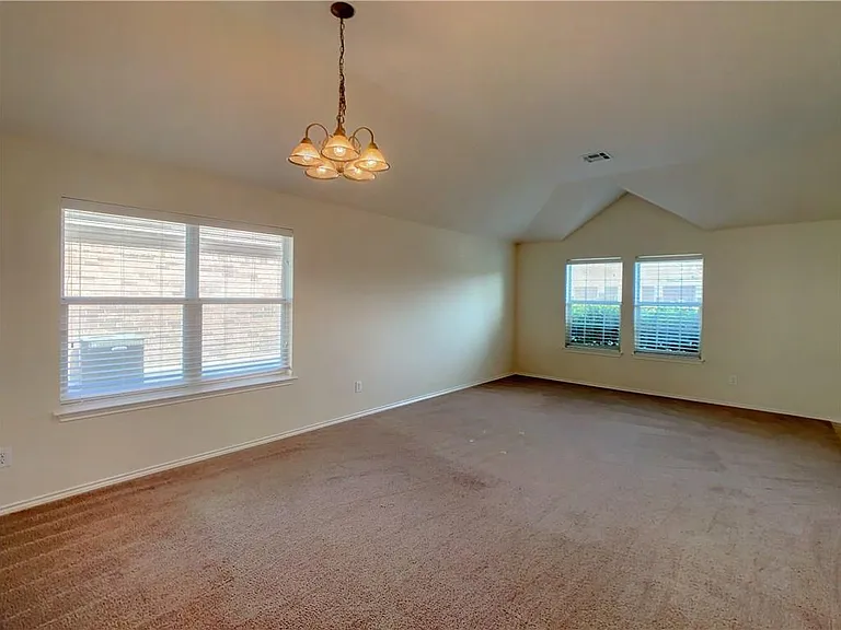 1413 Rainbow Parke Dr — Photo 3