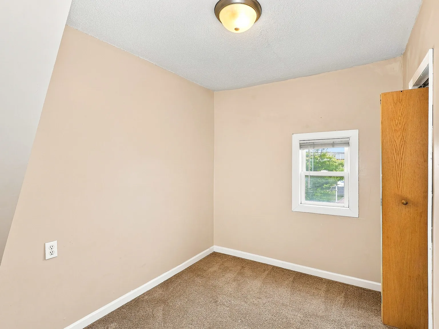 1097 Suburban Avenue - 2 — Photo 3
