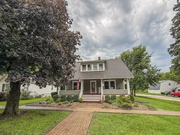 209 W Sangamon St, Fisher, IL 61843