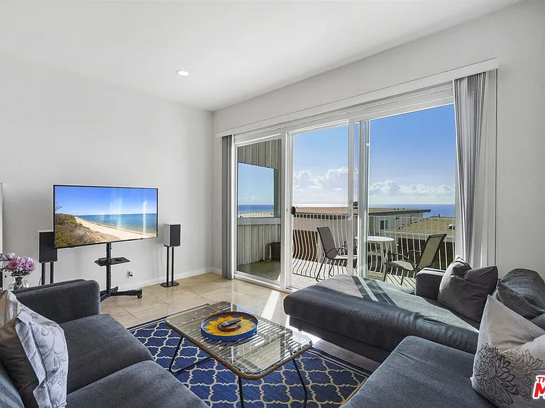 18103 Coastline Dr #7 — Photo 4