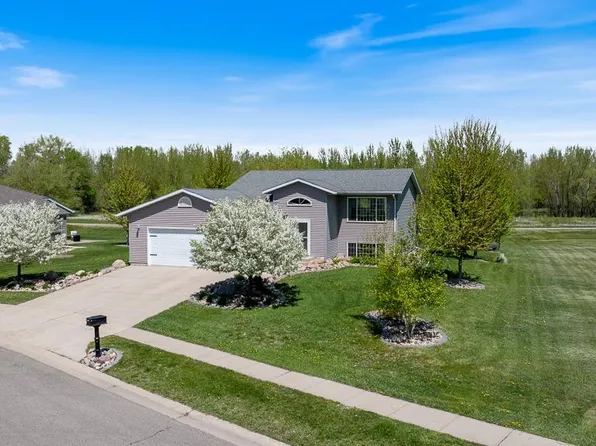 518 Harriett Dr, Marshall, MN 56258
