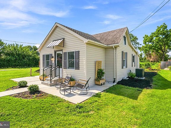 2nd image of 1019 Shoreland Dr