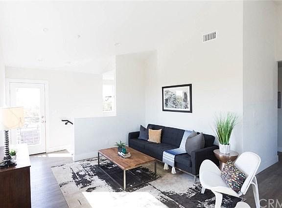 4th image of 3672 Percy St