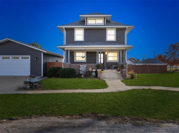 503 2nd St E, Newhall, IA 52315