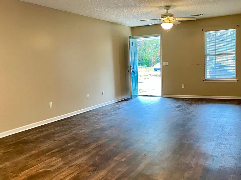 313 Lisbon Dr — Photo 2