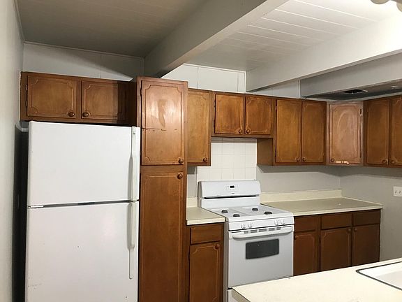 3rd image of 806 N 70th St