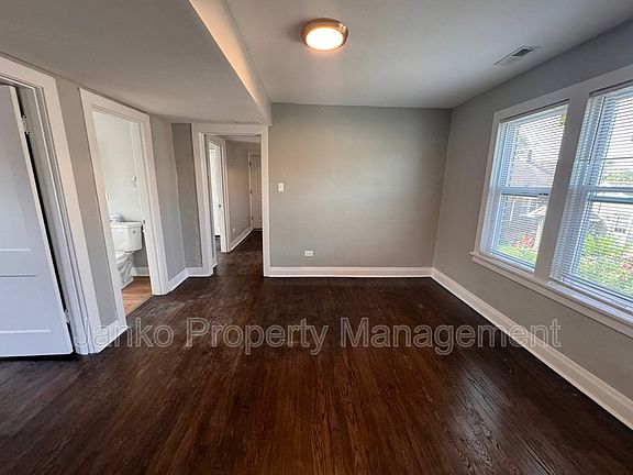 3rd image of 2235 Vermont St APT 2R