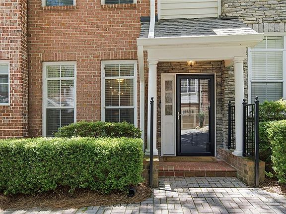 2nd image of 1147 NE Glenridge Pl