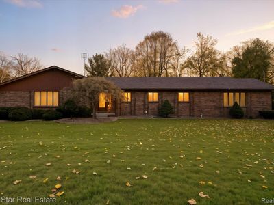 1194 Woodkrest Dr, Flint, MI, 48532