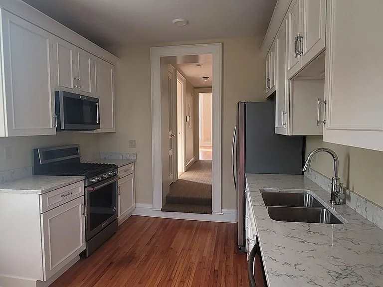 462 W 6th St — Photo 7