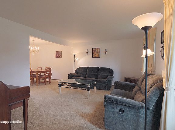 2nd image of 2S010 Deerfield Ln