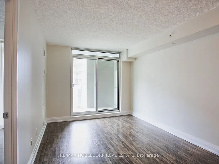 565 Wilson Ave #319W — Photo 8