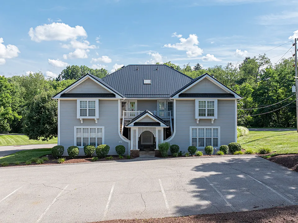 127 Greenwood Dr #8