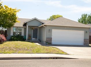 842 Meadowlawn Pl, Molalla, OR 97038