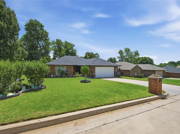 2046 Huntington Rd, Midwest City, OK 73130