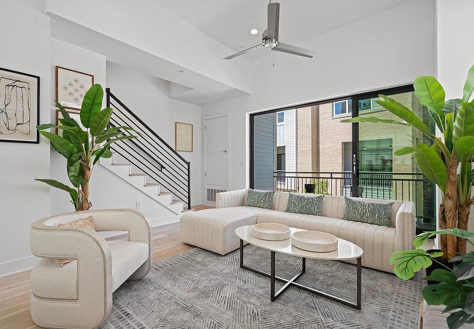 1st image of 2805 McCurdy St Building 19