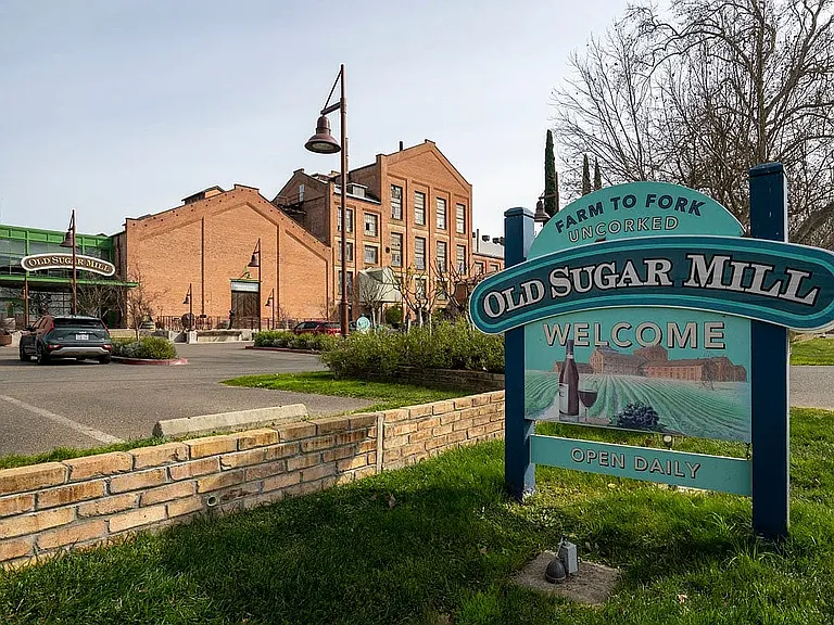 Near to attractions - old sugar mill, Freeport, and Golf Courses