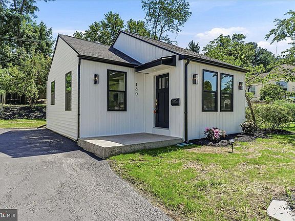 3rd image of 160 Hillview Rd