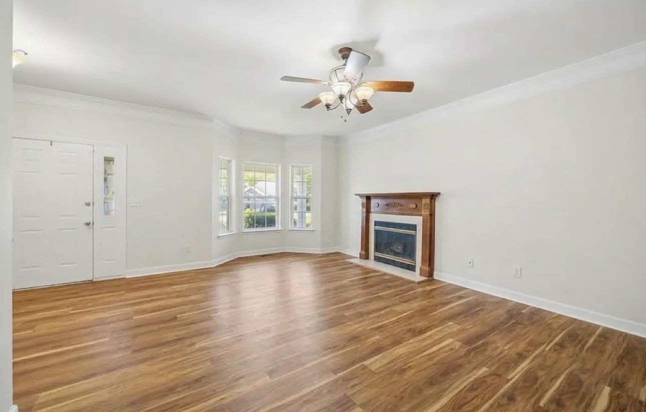 4 bed, 2171 sqft, $2,650 — Photo 2