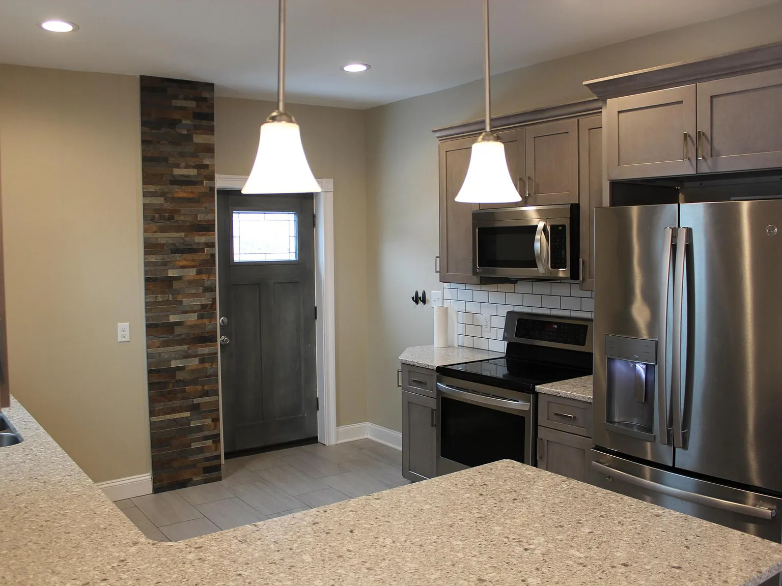 2 bed, 2.5 bath, 1300 sqft, $2,300 — Photo 4