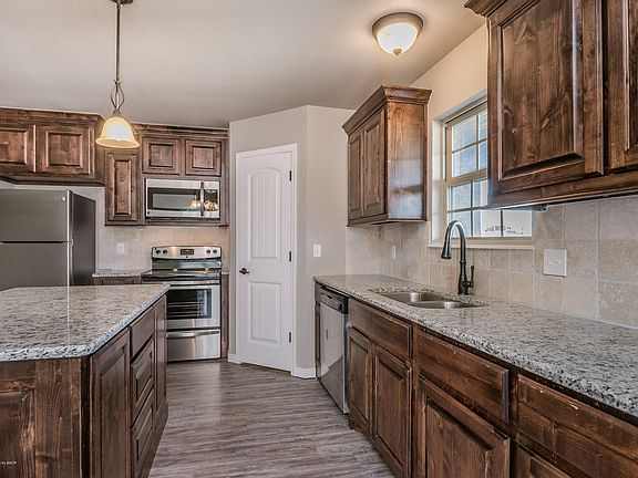 5th image of 1303 Fox Hollow Ave