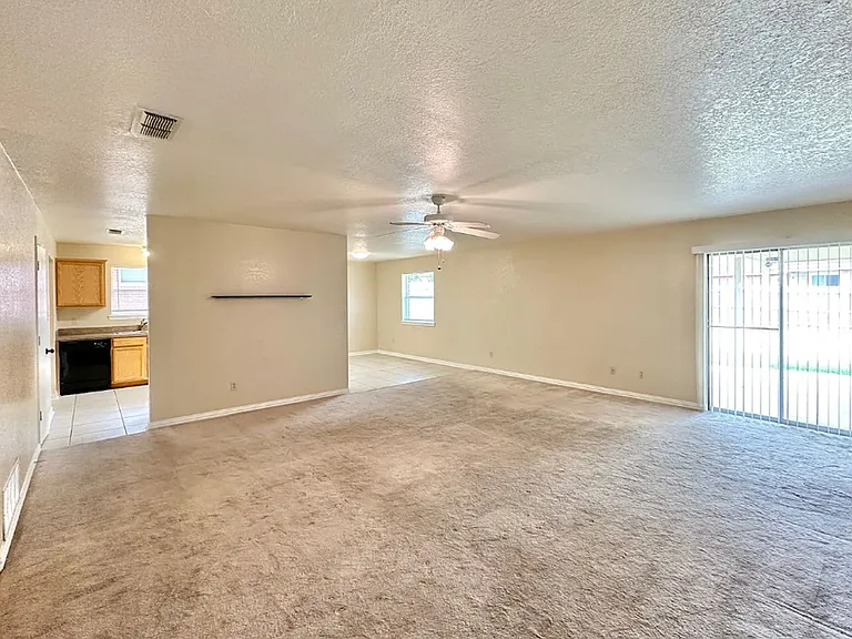 4405 Hondo Dr — Photo 2