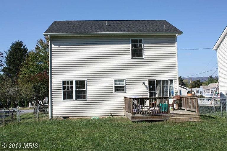 2nd image of 184 N Eberly St