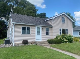 1216 E Prospect St, Durand, WI 54736