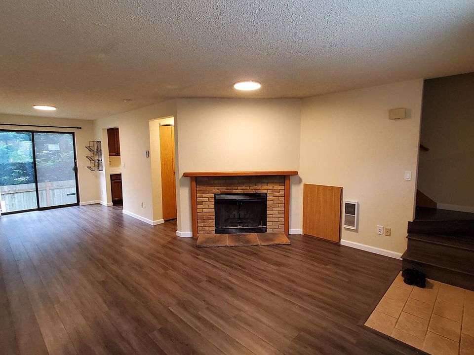 1st image of 4632 176th St SW APT C