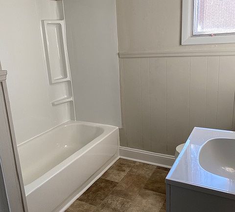 3rd image of 1003 Silver Ave #F