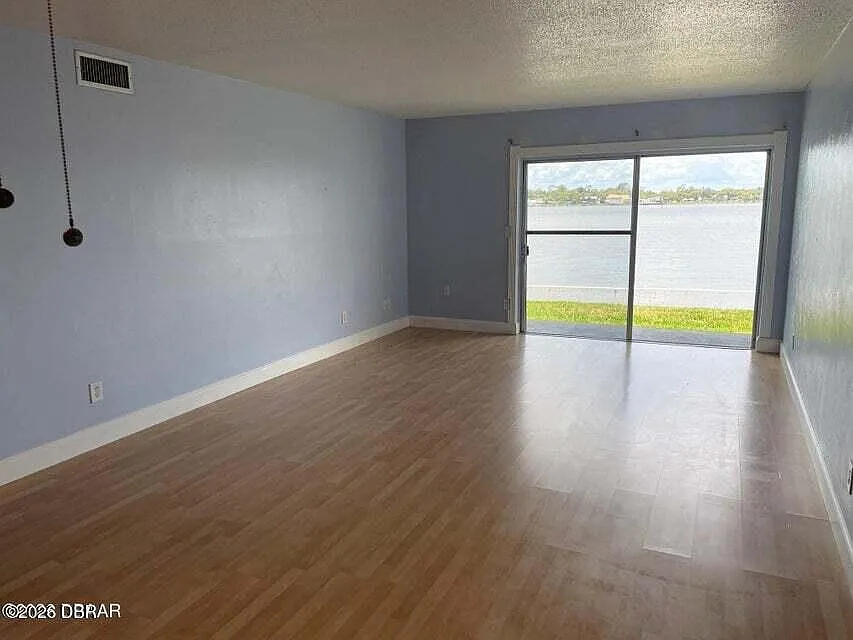 2 bed, 2.0 bath, 1065 sqft, $1,600 — Photo 2