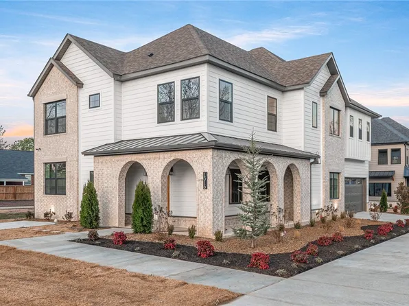 1316 Bella Vista Rd, Bentonville, AR 72712
