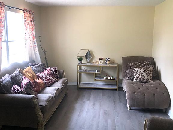 2nd image of 1810 Waynebrook Dr