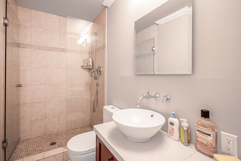 Surrey House for rent - 8 Bedrooms — photo 28