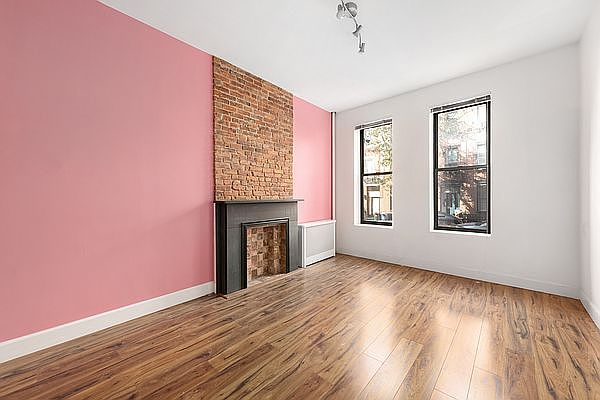 2nd image of 228 Sackett St APT 1R