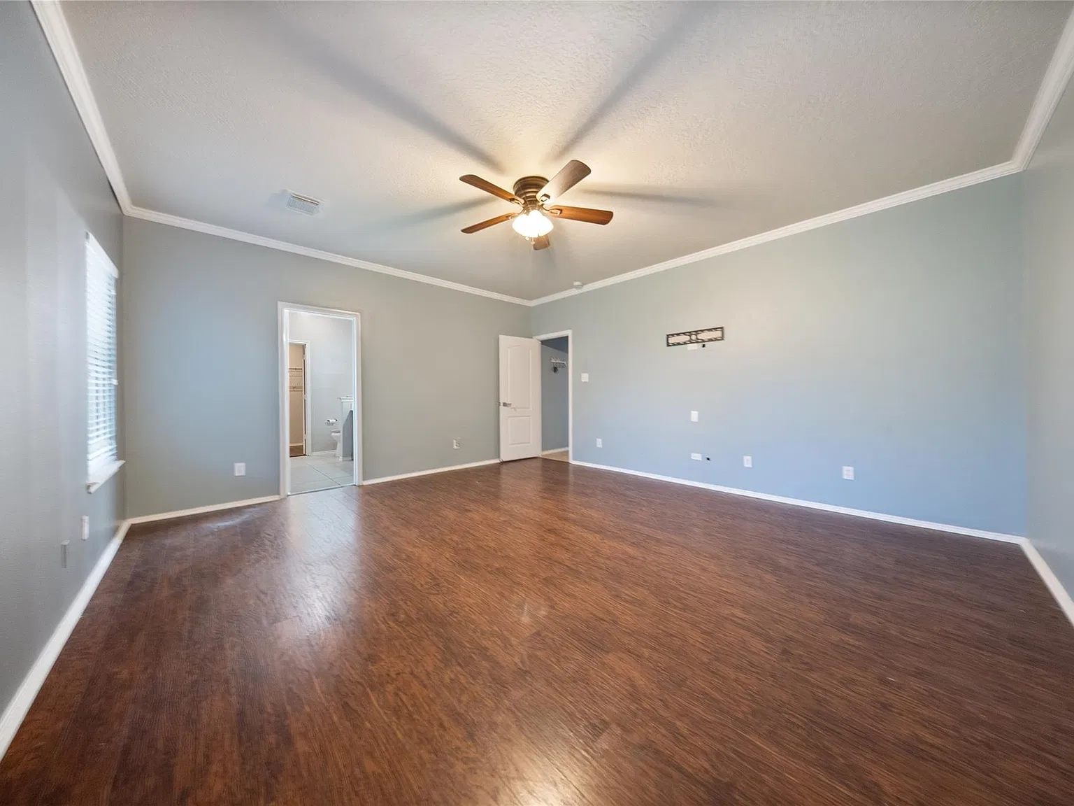 4 bed, 2.5 bath, 2308 sqft, $2,799 — Photo 4