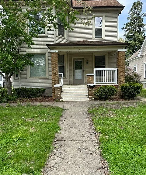 212 W Washington St — Photo 1