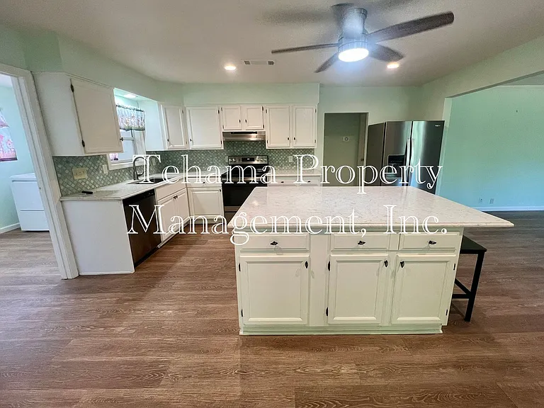 23353 Hamilton Ave — Photo 6
