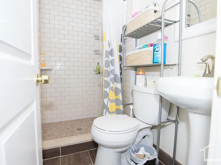 210 Arlington St #1B — Photo 6