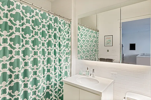 Rented by CORE | media 9