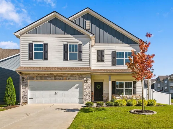 500 Charing Cross Dr, Lebanon, TN 37087