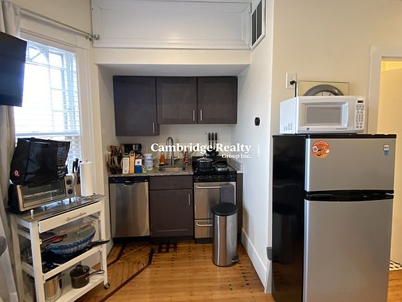 3rd image of 14 Chiswick Rd #1T