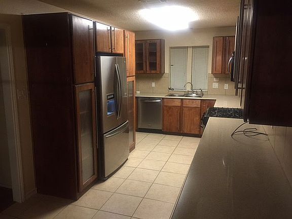 4th image of 1800 Diana Ln