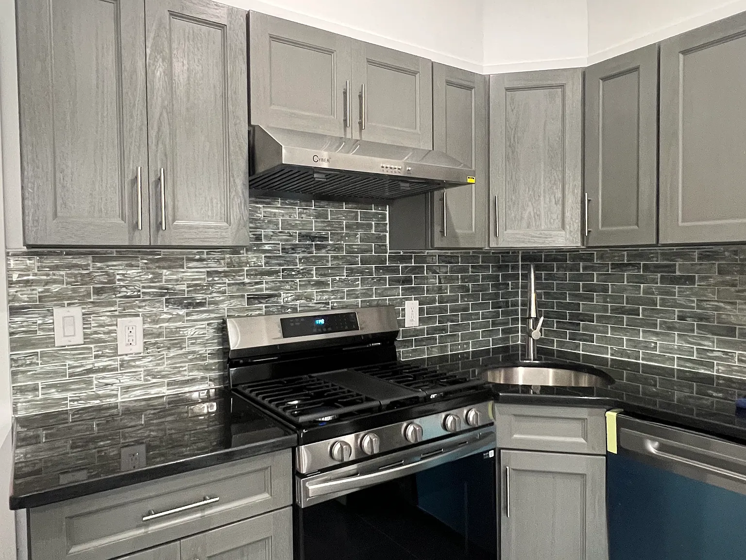 1 bed, $975 — Photo 2